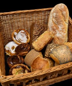 10 stk morgenbrød, 1 stk. valgfri rugbrød, 1 stk. valgfri grovbrød og 5 stk. wienerbrødsstykker