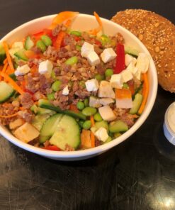 Stor salat med kylling og bacon