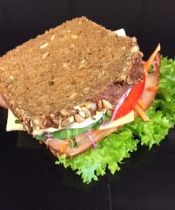 Rugbrøds sandwich med skinke og ost