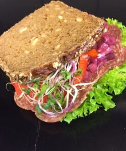 Rugbrøds sandwich med spegepølse