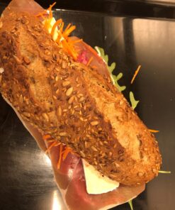 Flütes med Serranoskinke og brie